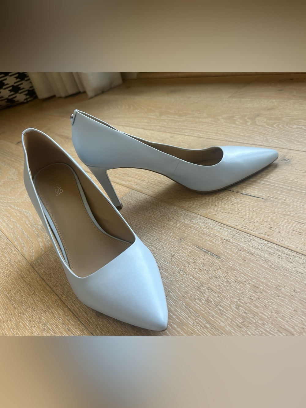 MICHAEL KORS Dorothy Flex Leather 3” heel in pale blue / size 11